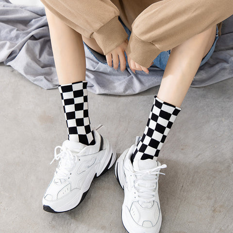 Women's Fashion Chessboard Plaid Contrast Color Tube Socks